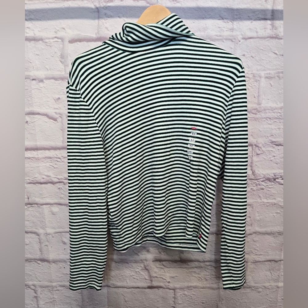 MWat Levi's Dreamy Turtleneck Crop Top Size 3X - Picture 4 of 5
